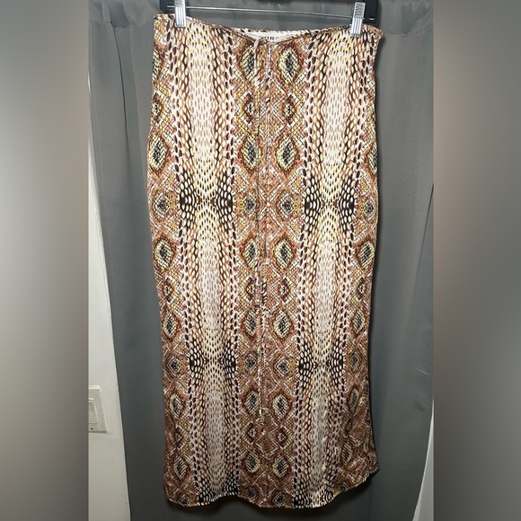 Rivir Patterned Snake Print 2 piece Set Crop Top & Midi Skirt Size Medium - Picture 5 of 16